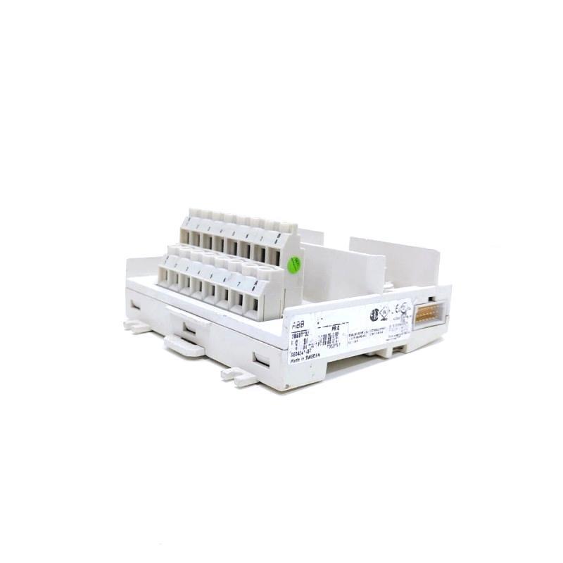 ABB TU831 3BSE008530R1 S800 I/O Extended Module Termination Unit